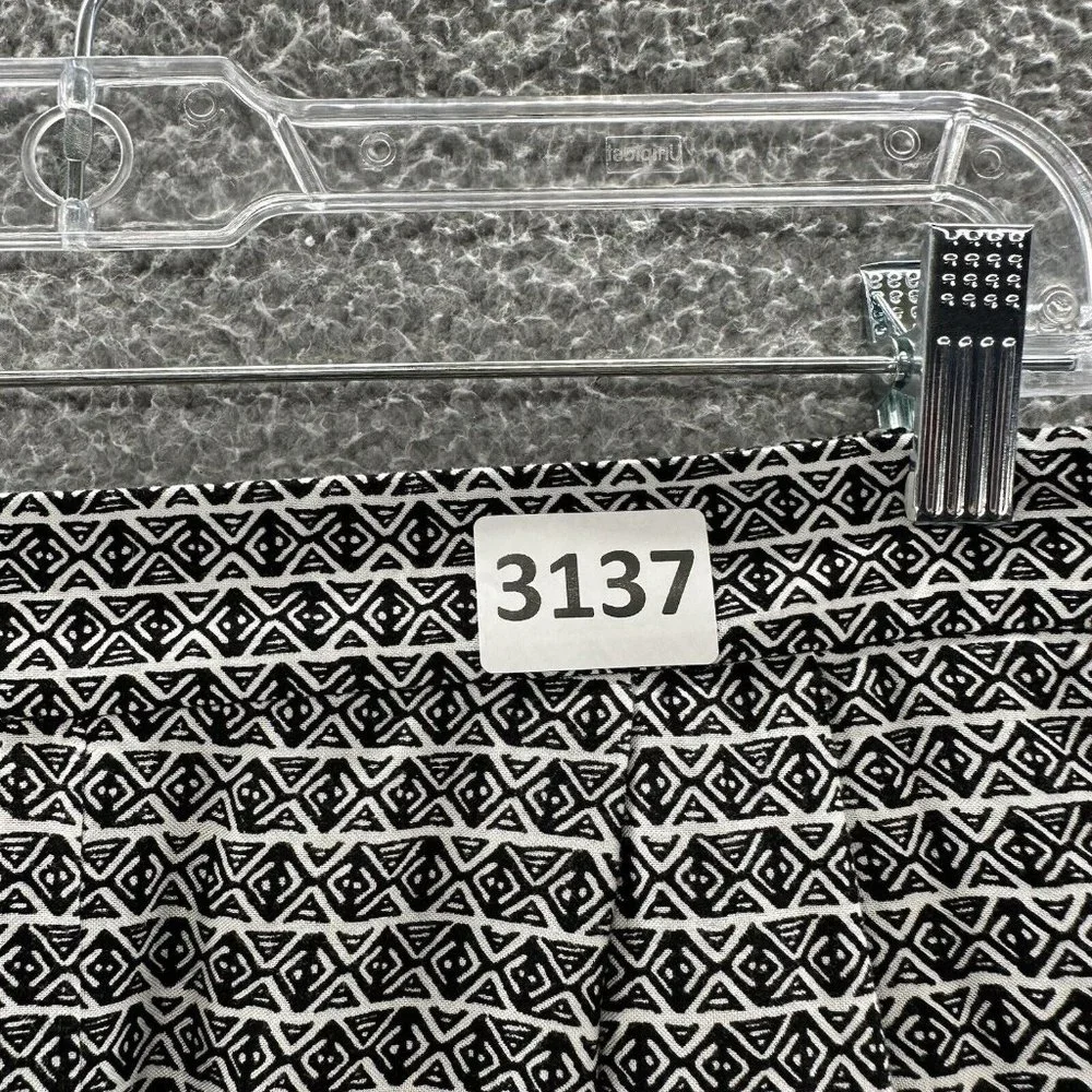 H&M Shorts Women's 8 Black & White Aztec Print Wide Leg Casual Shorts Size‎ 8